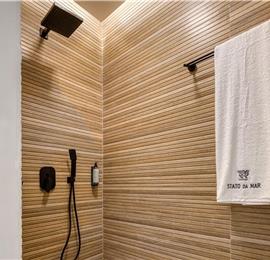 5 bedroom luxury seaside villa with indoor & outdoor pool, near Acharavi, sleeps 10